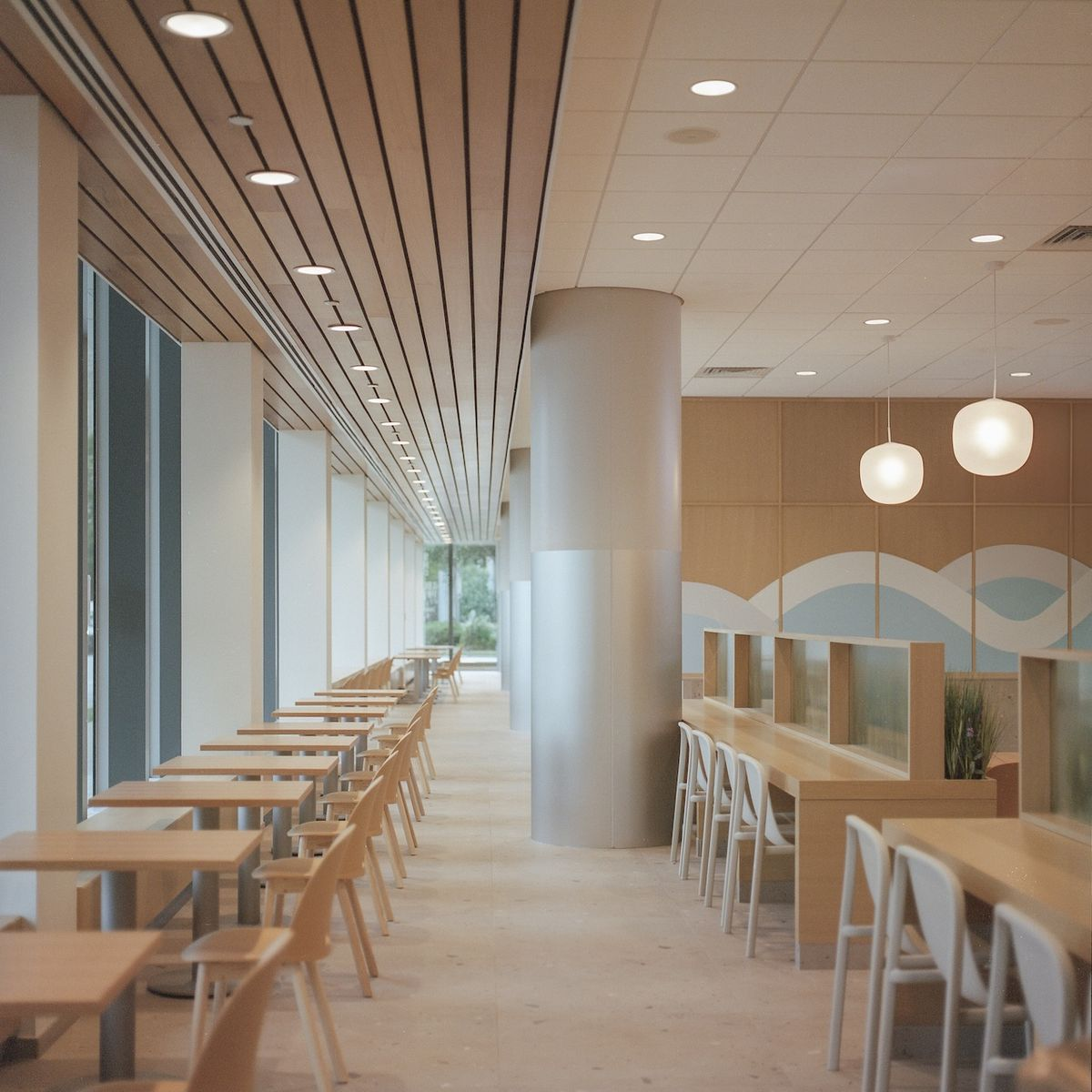 市场正规的餐饮桌椅生产商找哪家