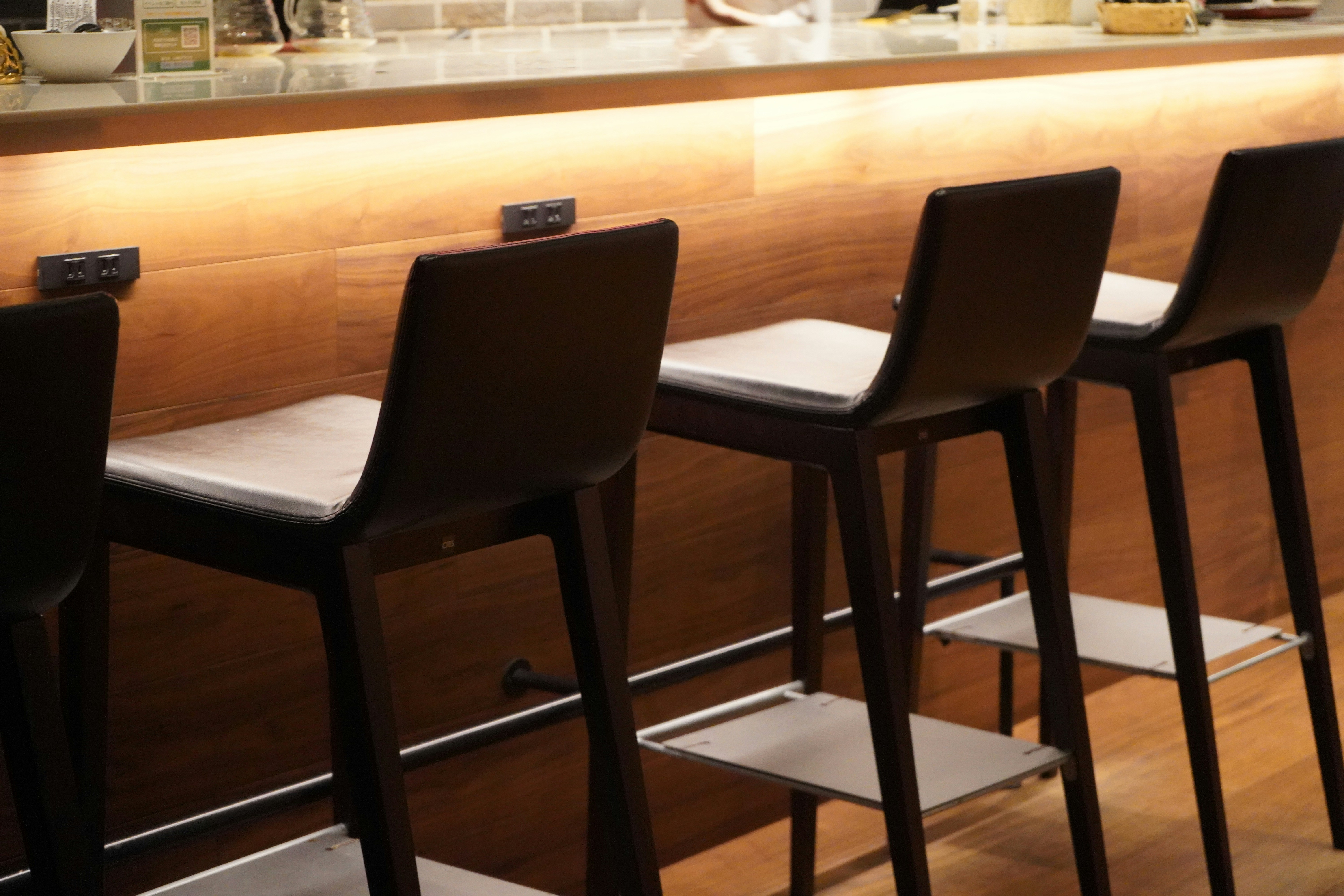 市场有实力的餐饮桌椅供货商怎么联系