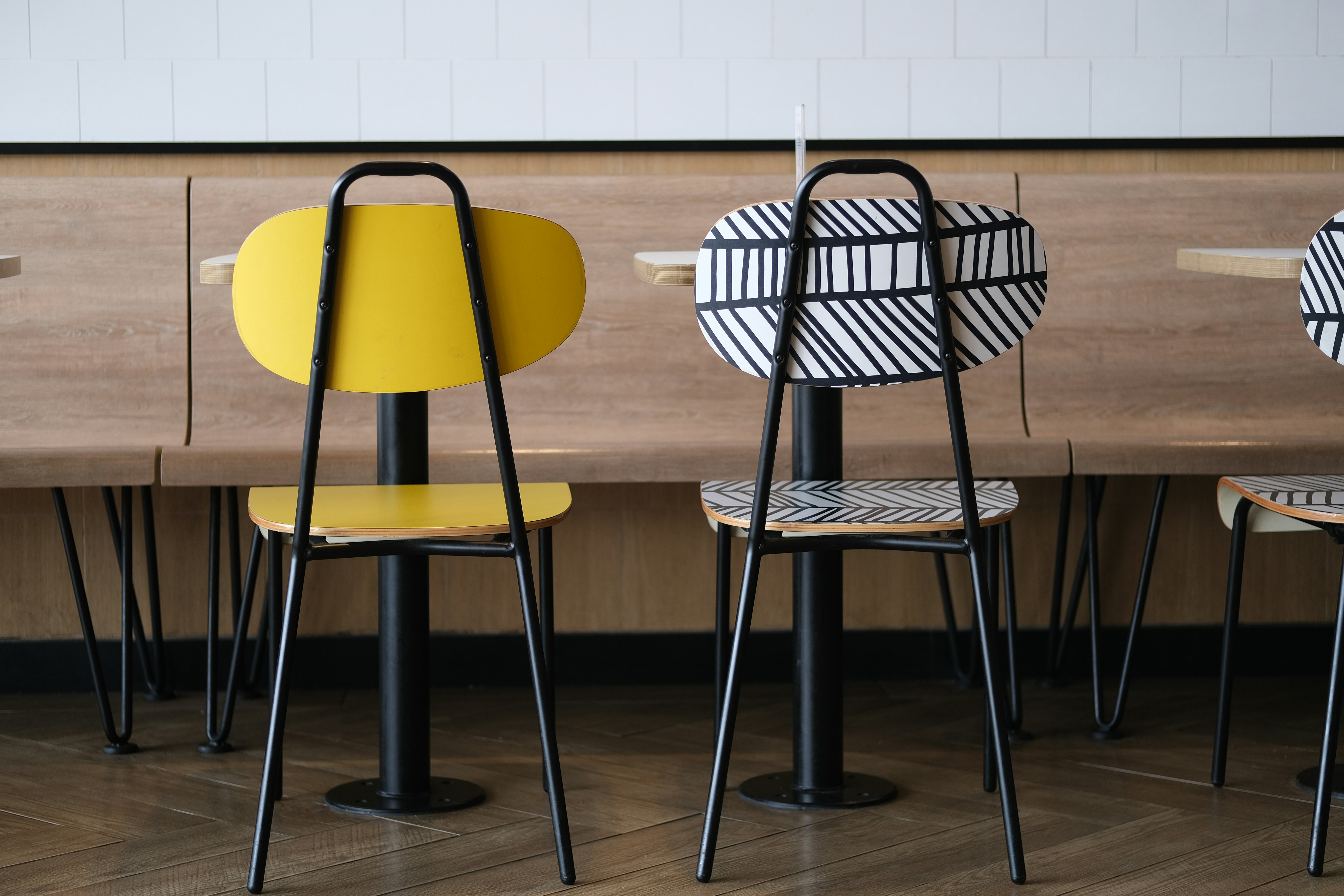 目前知名的餐饮桌椅销售厂家哪家好？