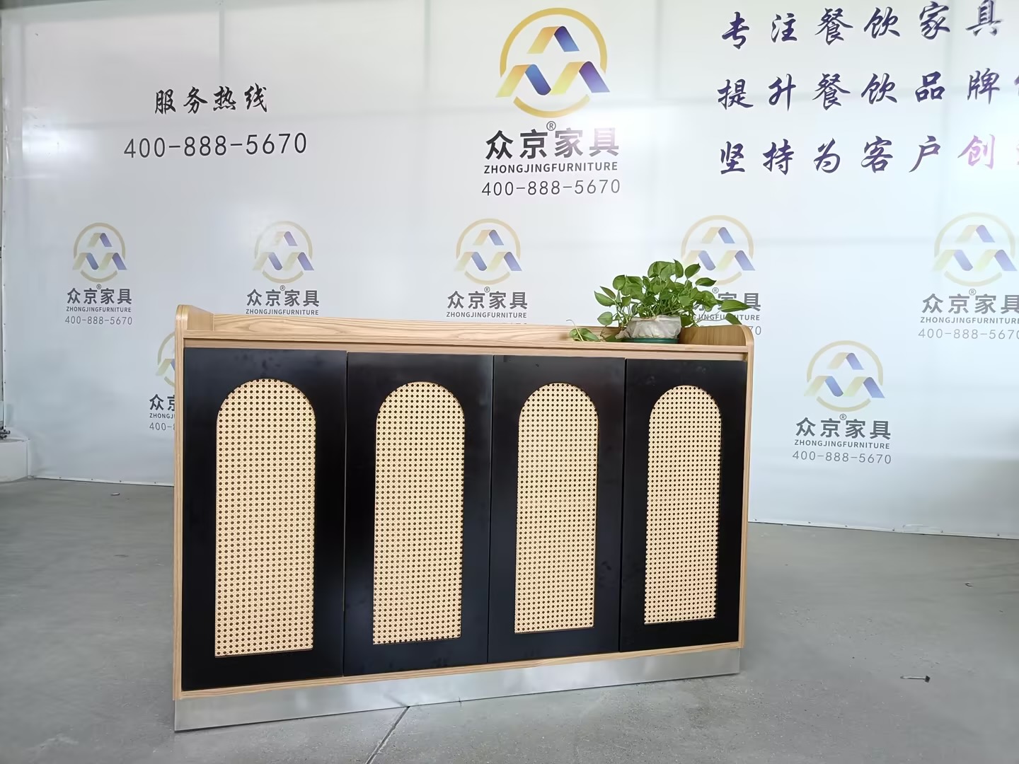 目前口碑好的餐饮桌椅生产厂家哪家可靠？